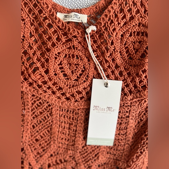 NWT MISS ME WOMEN'S CROCHET
SLEEVELESS TANK SIZES AVAILABLE: SMALL & LARGE - Picture 6 of 9